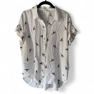 Jane and Delancey giraffe print shirt